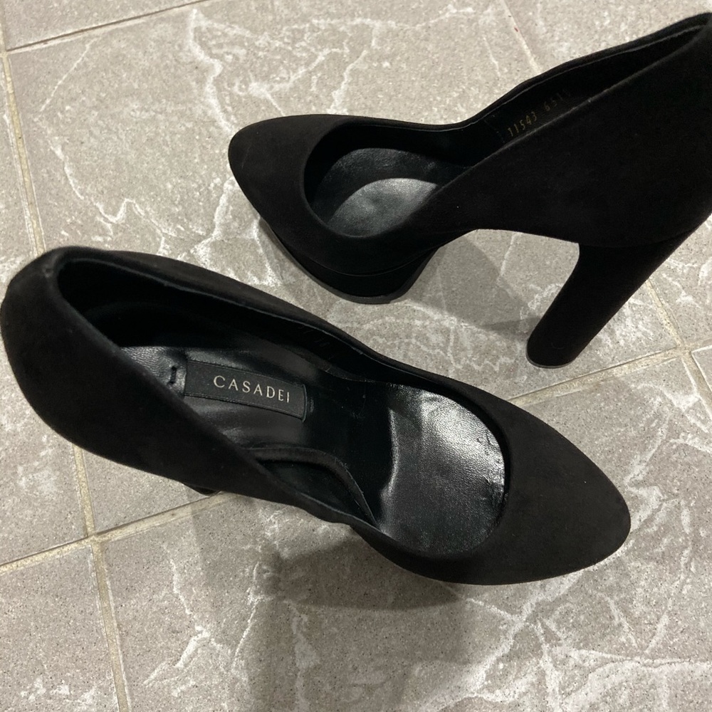 LINDA PLATFORM BLACK SUEDE HEEL.